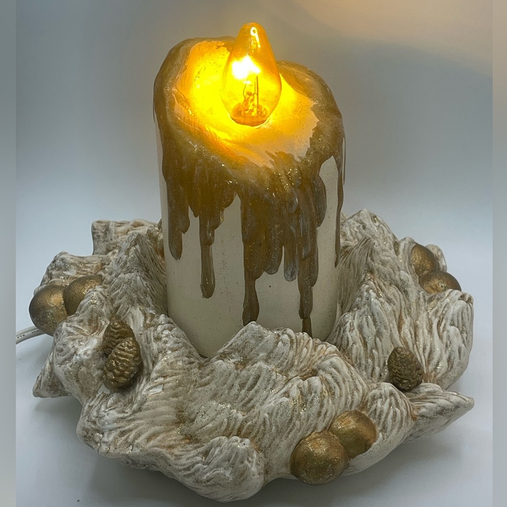 VTG Tampa Bay Mold Ceramic Sculpture: Electric Flickering Candle in Wreath Base